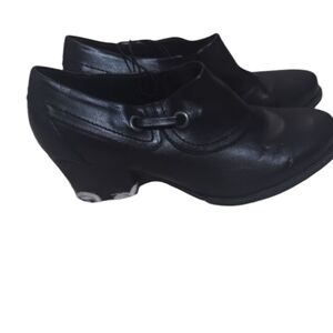Baretraps Black leather Booties Size 8.5 NWT